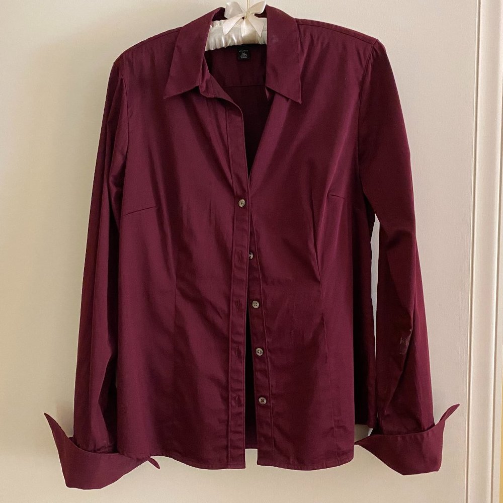 Banana Republic dress shirt. Maroon. with cuffs. stretch fabric. Size M